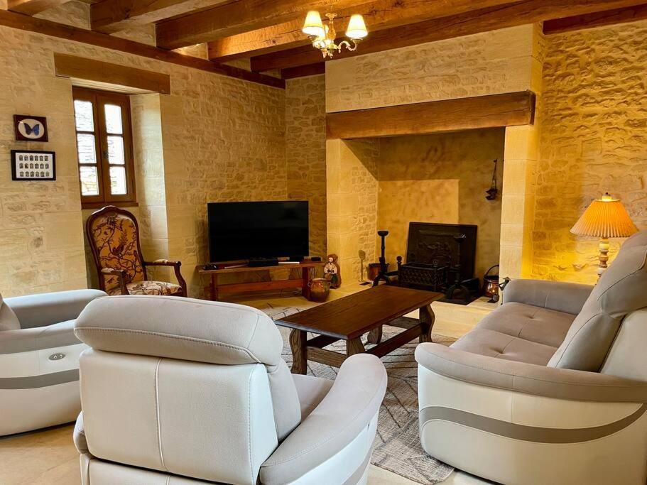 Charming 19Th Century Farmhouse With Pool Vitrac  Exteriör bild