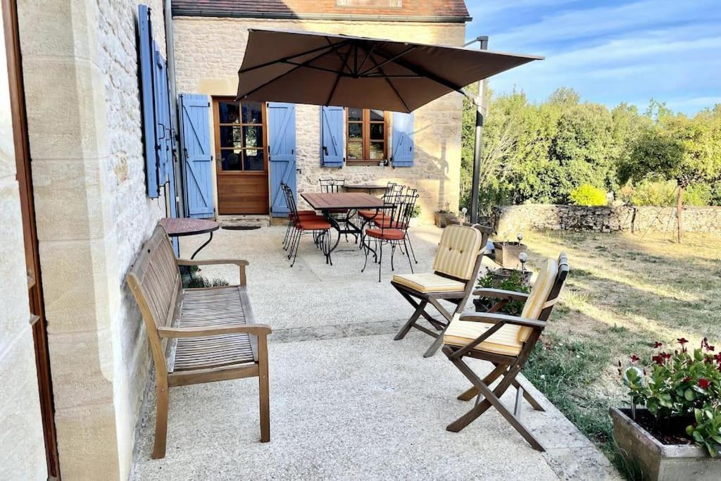 Charming 19Th Century Farmhouse With Pool Vitrac  Exteriör bild